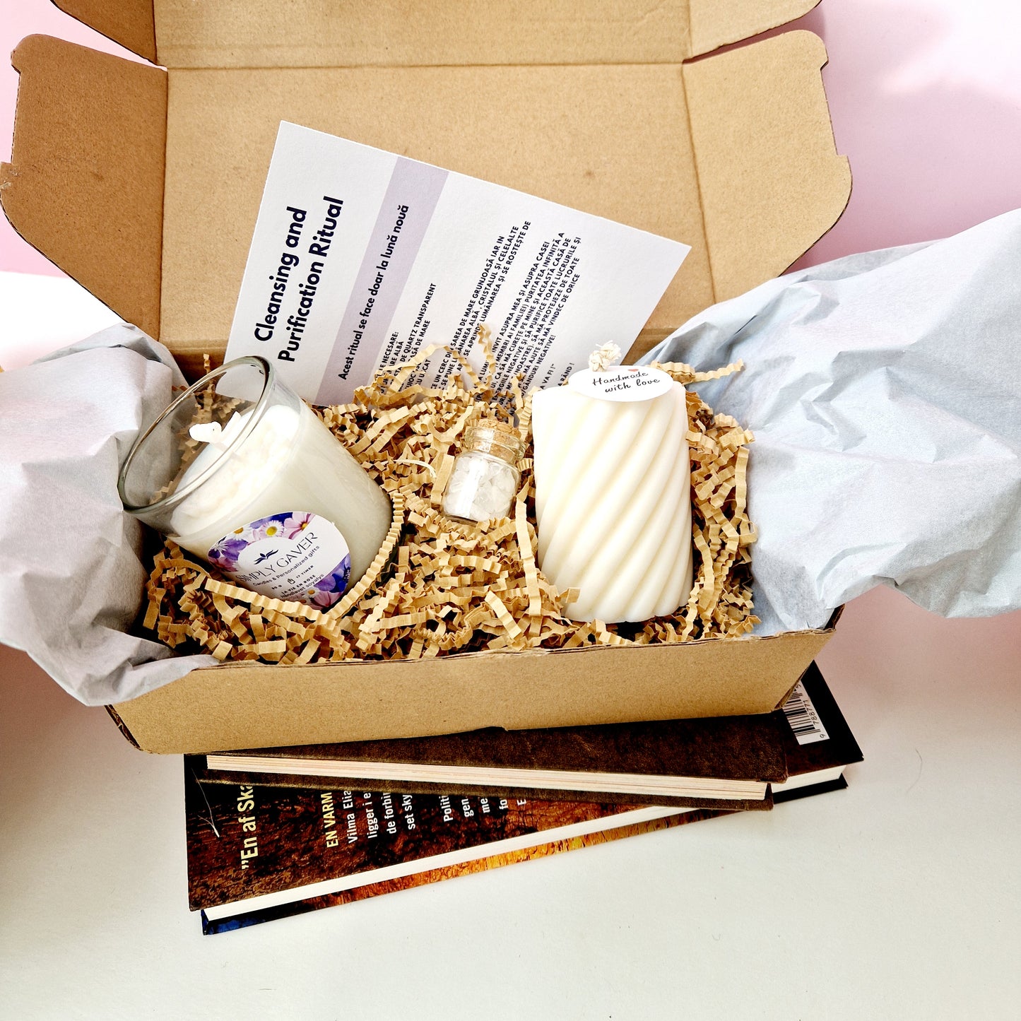 Spirituelt kit til renselse og beskyttelse af dit hjem og energi, ideelt under fuldmåne. Hjælper med at fjerne negativitet, genoprette balancen og invitere indre fred gennem et kraftfuldt ritual med hvidt lys og tørrede urter.